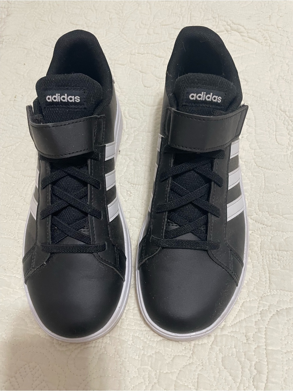 adidas Black & White Velcro Lace-Front Sneakers Fits Women’s 7.5